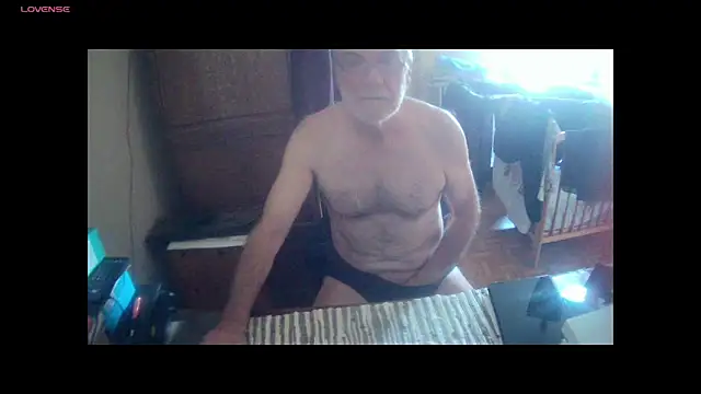 Snapshot of terrybare chatting on 30, 10, 2025 terrybare online show from 30, 10, 2025