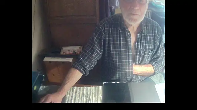 Snapshot of terrybare chatting on 5, 12, 2025 terrybare online show from 5, 12, 2025