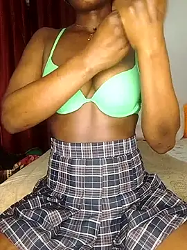 NicRaisaa online show from 5, 11, 2025