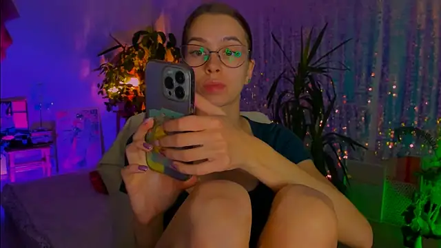 Snapshot of poli__ chatting on 24, 11, 2025 poli online show from 24, 11, 2025