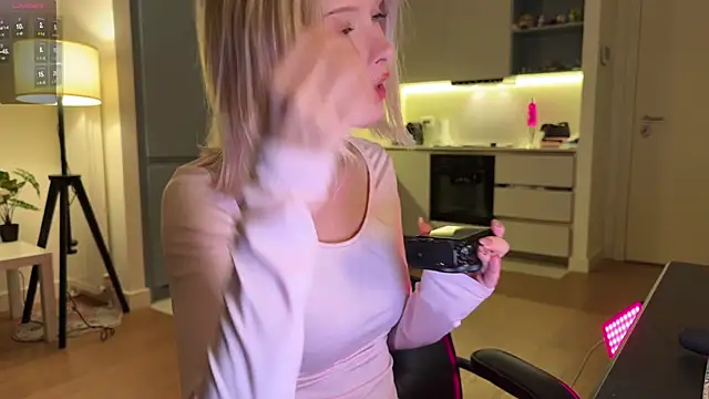 Snapshot of neon_demon chatting on 18, 9, 2025 neon demon online show from 18, 9, 2025