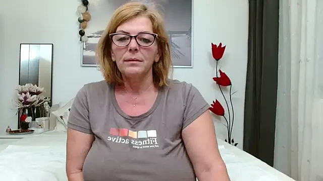 YulliaMilf online show from 25, 1, 2025