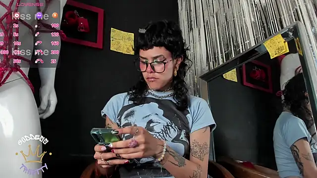 Snapshot of trinitty chatting on 25, 10, 2025 trinitty online show from 25, 10, 2025