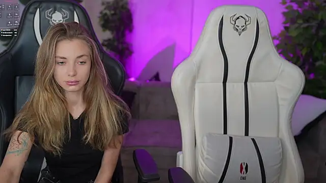 Snapshot of Kisasolo chatting on 13, 9, 2025 Kisasolo online show from 13, 9, 2025