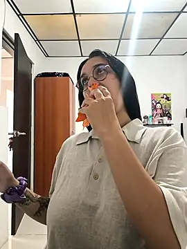 Snapshot of Annya-sweet chatting on 10, 11, 2025 Annya-sweet online show from 10, 11, 2025