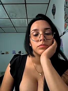 Snapshot of Annya-sweet chatting on 13, 12, 2025 Annya-sweet online show from 13, 12, 2025