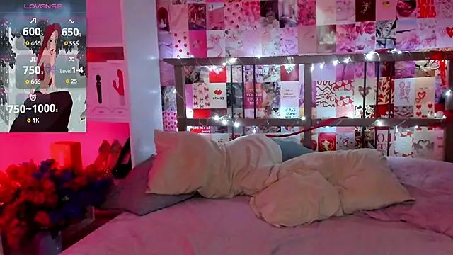 Snapshot of DiWalton chatting on 9, 10, 2025 DiWalton online show from 9, 10, 2025