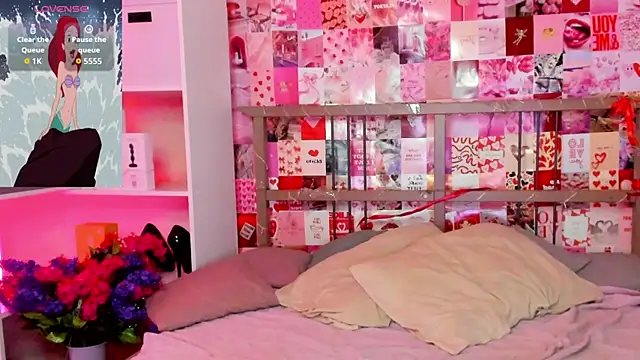 Snapshot of DiWalton chatting on 13, 11, 2025 DiWalton online show from 13, 11, 2025