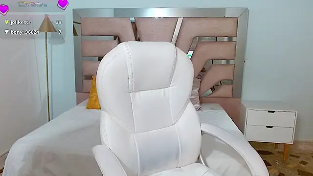 Snapshot of sophia_hadid chatting on 2, 12, 2024 sophia hadid online show from 2, 12, 2024