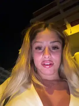 Snapshot of BritneyDimond chatting on 27, 12, 2024 BritneyDimond online show from 27, 12, 2024