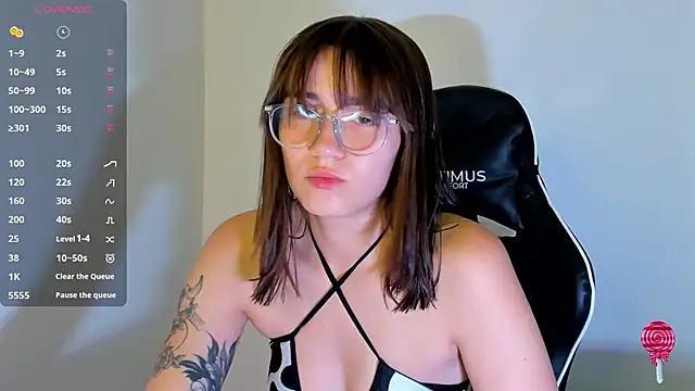 Snapshot of _alicerosse2 chatting on 2, 12, 2024 alicerosse2 online show from 2, 12, 2024