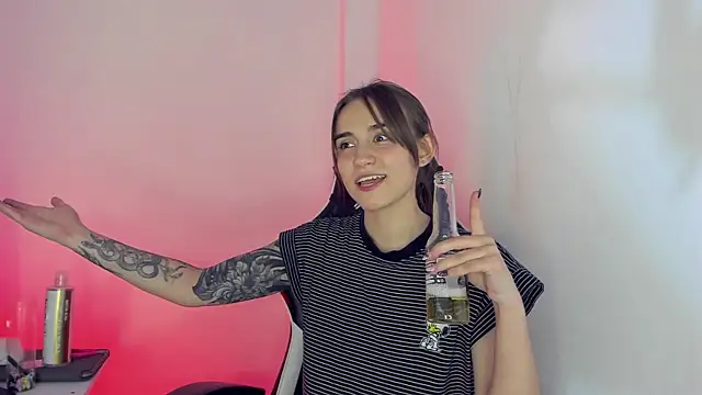 Snapshot of _alicerosse2 chatting on 5, 3, 2025 alicerosse2 online show from 5, 3, 2025