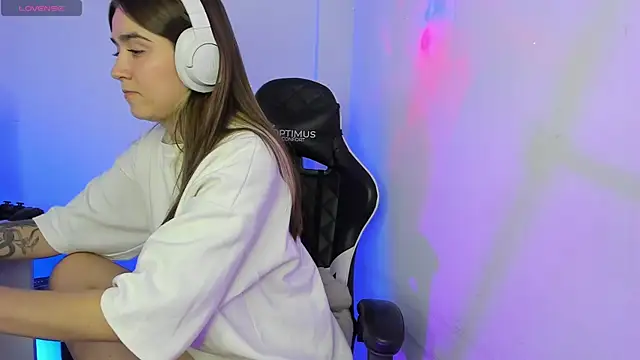 Snapshot of _alicerosse2 chatting on 21, 10, 2025 alicerosse2 online show from 21, 10, 2025