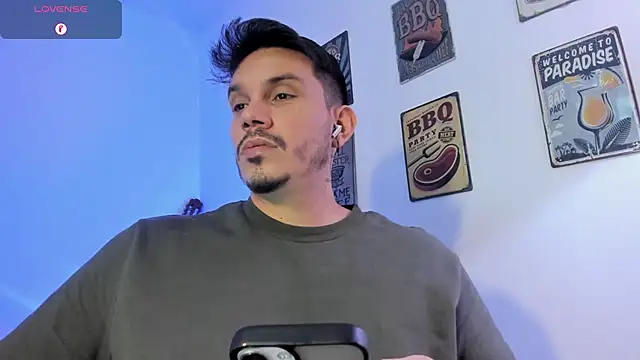 Snapshot of alejandro_stark chatting on 6, 2, 2026 alejandro stark online show from 6, 2, 2026