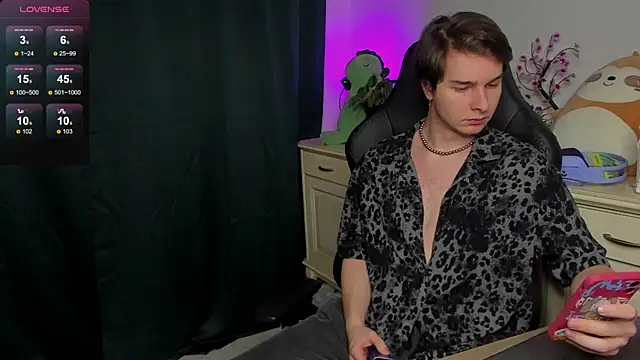 Snapshot of Vincent_Strong chatting on 26, 10, 2025 Vincent Strong online show from 26, 10, 2025