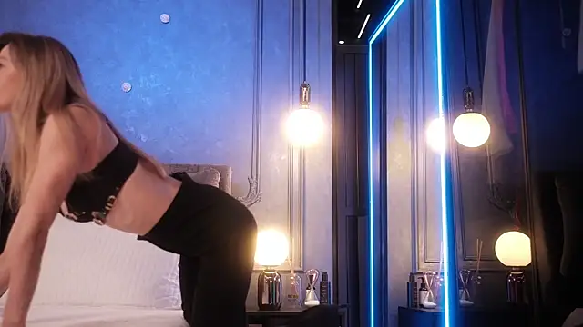 Snapshot of Rikka_Moore chatting on 25, 10, 2025 Rikka Moore online show from 25, 10, 2025