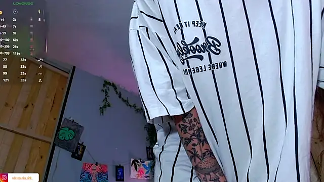 Snapshot of VickyJackson_ chatting on 8, 10, 2025 VickyJackson online show from 8, 10, 2025