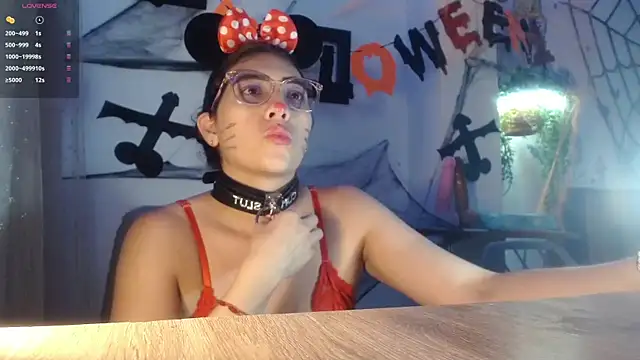 DaMikaela  online show from 8, 10, 2025