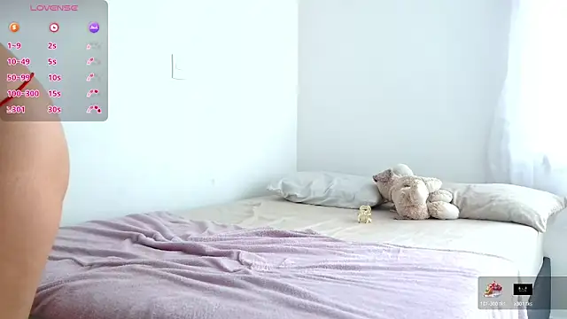 Snapshot of Ania_jones chatting on 11, 10, 2025 Ania jones online show from 11, 10, 2025