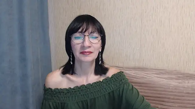 Snapshot of Erica95Bloom chatting on 18, 11, 2025 Erica95Bloom online show from 18, 11, 2025