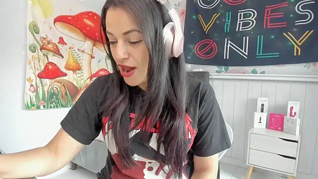 Snapshot of LovelyAzucena chatting on 25, 10, 2025 LovelyAzucena online show from 25, 10, 2025