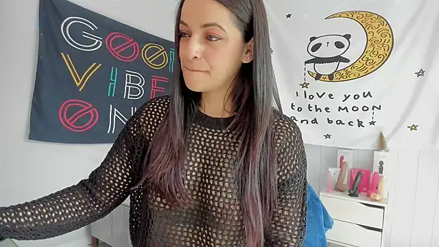 Snapshot of LovelyAzucena chatting on 4, 11, 2025 LovelyAzucena online show from 4, 11, 2025