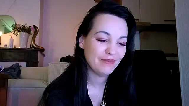 Lilie romeo online show from 8, 1, 2025