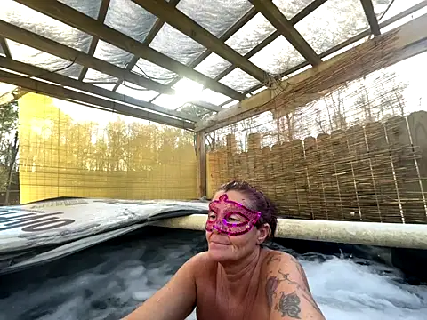 Snapshot of prainxxx22 chatting on 22, 12, 2025 prainxxx22 online show from 22, 12, 2025