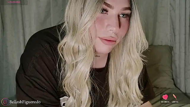 Snapshot of IsabellaFigueredo__ chatting on 27, 10, 2025 IsabellaFigueredo online show from 27, 10, 2025