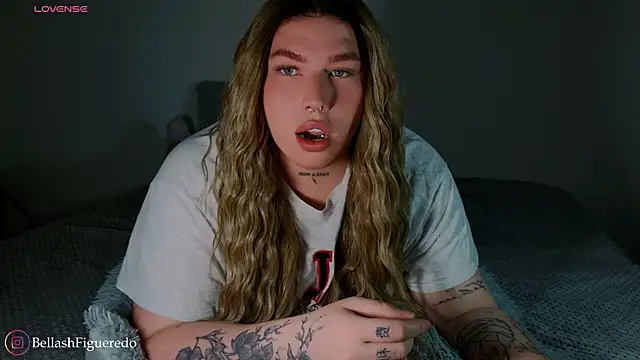 Snapshot of IsabellaFigueredo__ chatting on 1, 12, 2025 IsabellaFigueredo online show from 1, 12, 2025