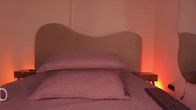 lucyy gray online show from 4, 2, 2026