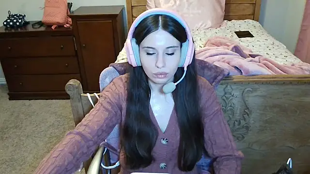 Snapshot of alisonfields chatting on 1, 12, 2025 alisonfields online show from 1, 12, 2025