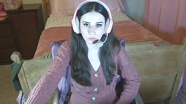 Snapshot of alisonfields chatting on 6, 3, 2026 alisonfields online show from 6, 3, 2026