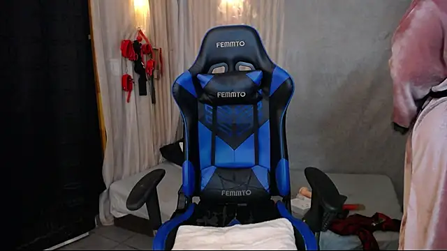 julia sweet 1 online show from 3, 3, 2025