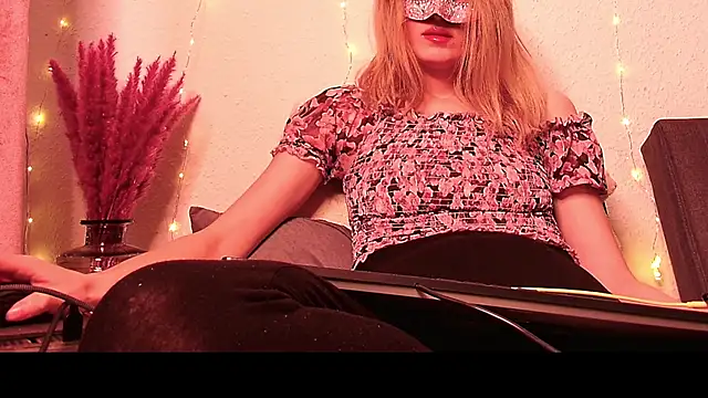 SecretAnni online show from 8, 1, 2025