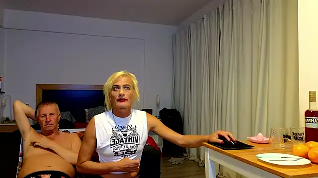 Snapshot of gigianddave chatting on 28, 9, 2025 gigianddave online show from 28, 9, 2025