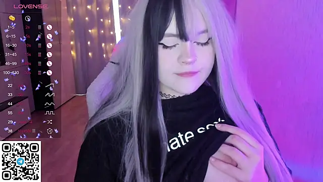 Snapshot of SelenaCute chatting on 5, 3, 2026 SelenaCute online show from 5, 3, 2026