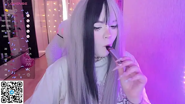 Snapshot of SelenaCute chatting on 12, 3, 2026 SelenaCute online show from 12, 3, 2026