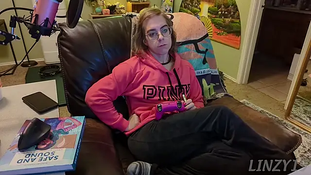 Linzy 19 online show from 3, 2, 2025