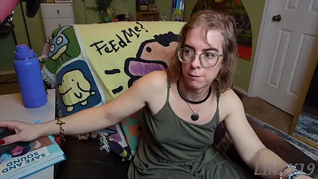 Linzy 19 online show from 4, 2, 2025