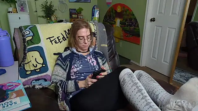 Linzy 19 online show from 4, 2, 2025