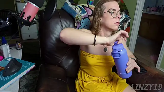 Linzy 19 online show from 1, 3, 2025