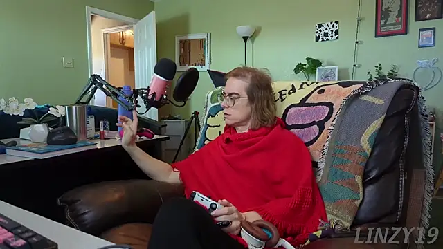 Linzy 19 online show from 5, 3, 2025