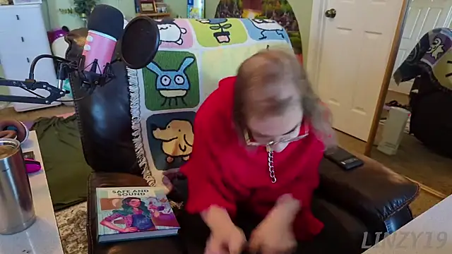 Linzy 19 online show from 10, 3, 2025