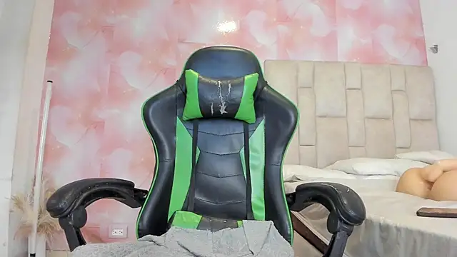 aida rose  online show from 4, 11, 2025