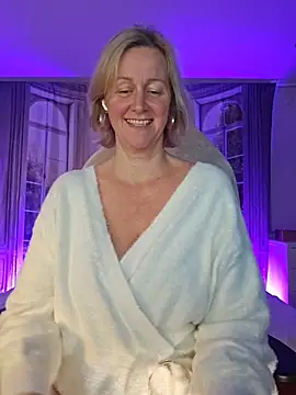 Snapshot of MarleneBloem chatting on 7, 11, 2025 MarleneBloem online show from 7, 11, 2025