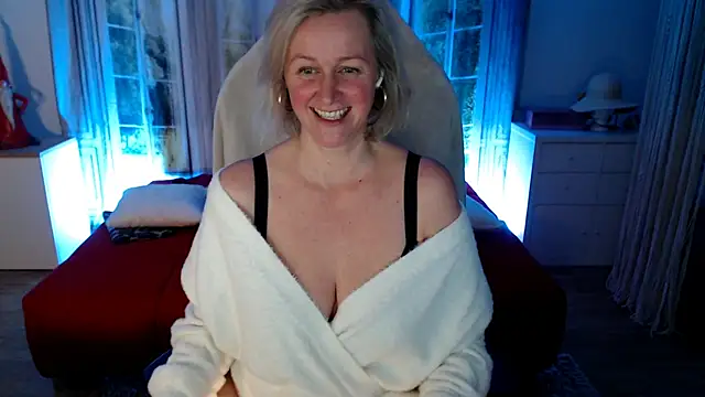 Snapshot of MarleneBloem chatting on 16, 12, 2025 MarleneBloem online show from 16, 12, 2025