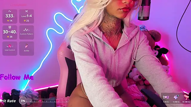 Snapshot of AshantiiSweet chatting on 15, 12, 2025 AshantiiSweet online show from 15, 12, 2025