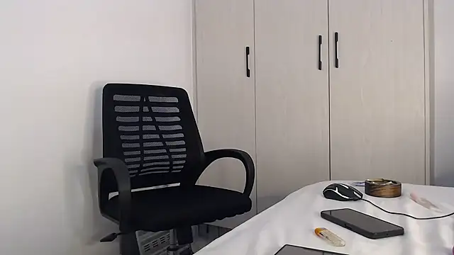 Snapshot of CurvyGlass chatting on 6, 10, 2025 CurvyGlass online show from 6, 10, 2025