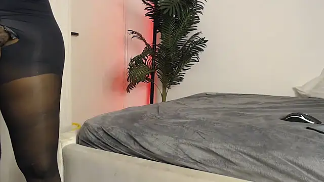 Snapshot of CurvyGlass chatting on 12, 11, 2025 CurvyGlass online show from 12, 11, 2025